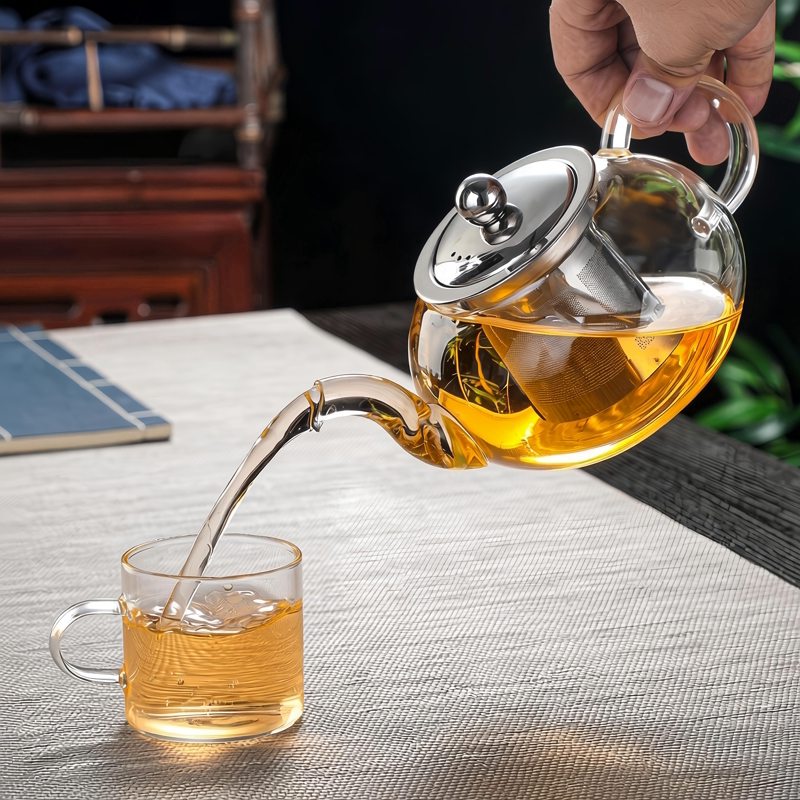 YZF24001 tea in the glass pot pour the tea into the glass cup